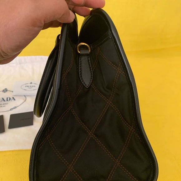 Prada Saffiano imprumtu - Picture 6 of 9